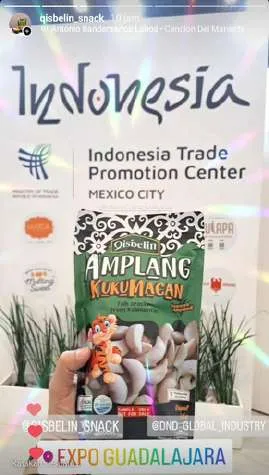 Qisbelin at the Indonesia booth, Expo Guadalajara, Mexico