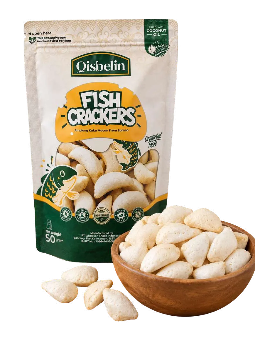Qisbelin Fish Crackers Amplang Kuku Macan 50 g pouch with a bowl of crackers